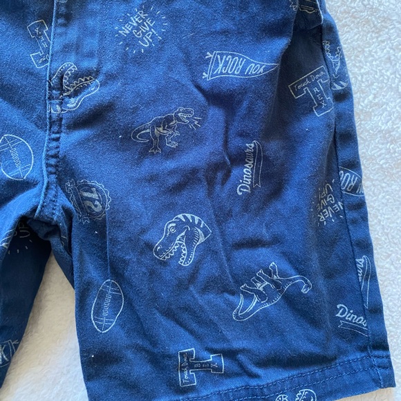 Boys size 6 shorts - Picture 2 of 3